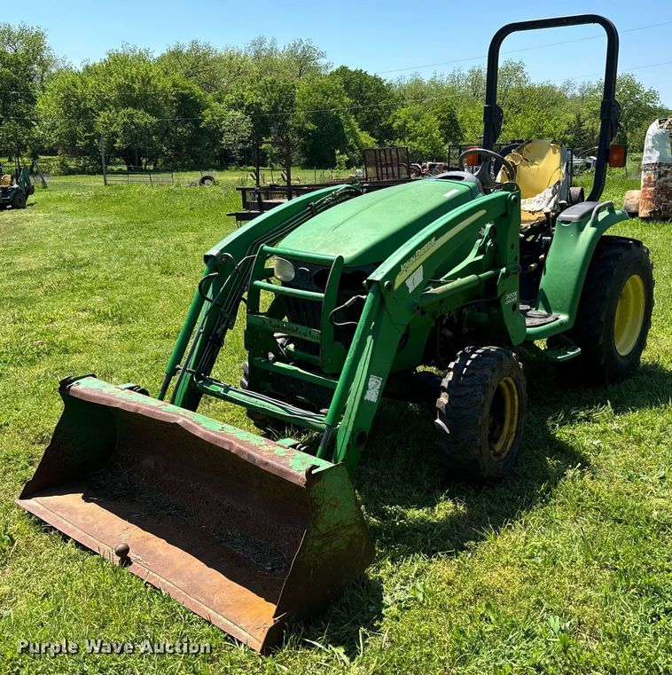 2005 John Deere 3320 MFWD tractor - EJ0470