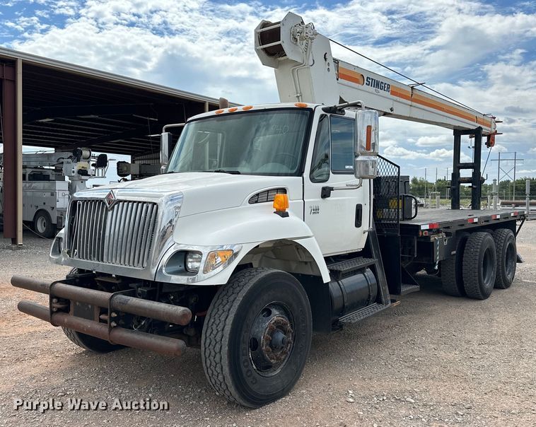 2006 International  7400 crane truck - EJ8956