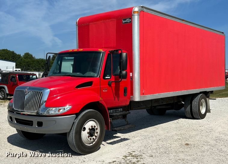 2005 International  4300 box truck - EK3239