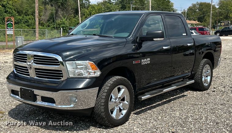 2015 Dodge Ram 1500 Crew Cab pickup truck - EK3285