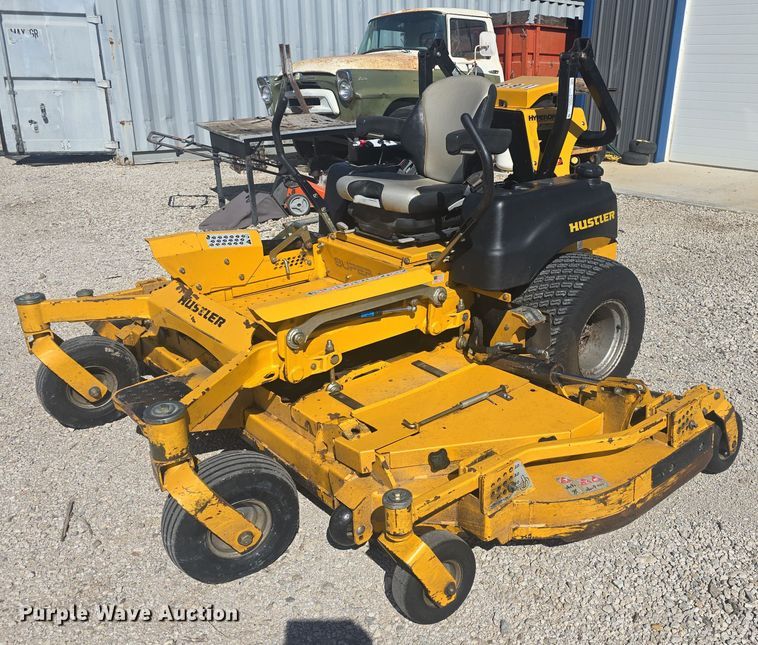 2015 Hustler Super 104 ZTR lawn mower - EK6437