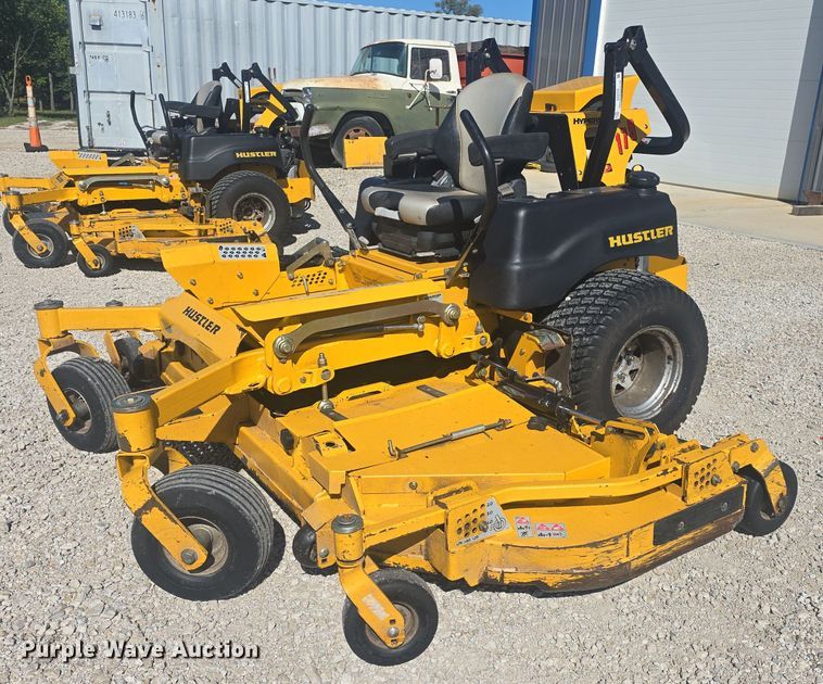 2015 Hustler Super 104 ZTR lawn mower - EK6438