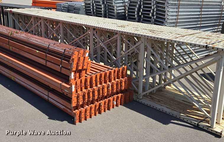 Teardrop pallet racking  - EQ3516