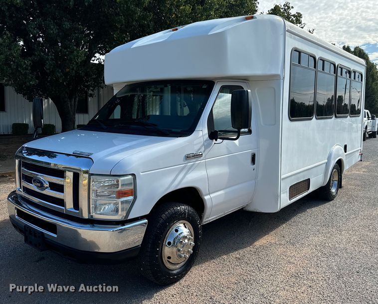 2016 Ford Econoline E350 shuttle bus - IE9037