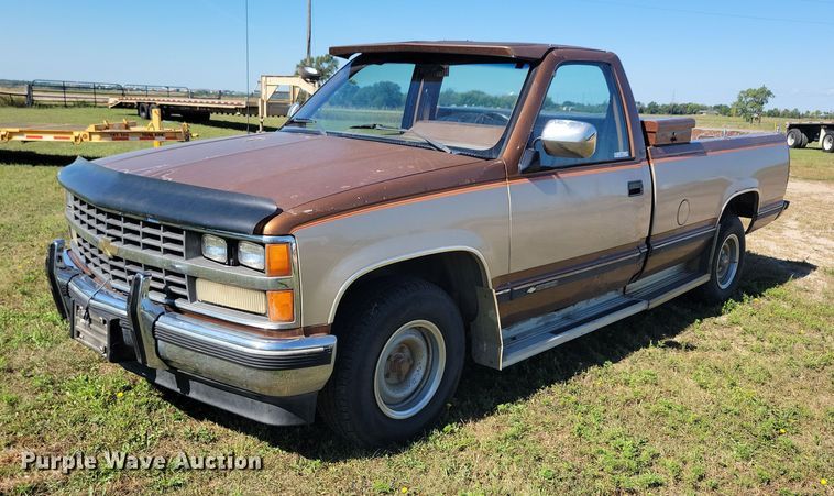 1989 Chevrolet  C1500 pickup truck - JO9501