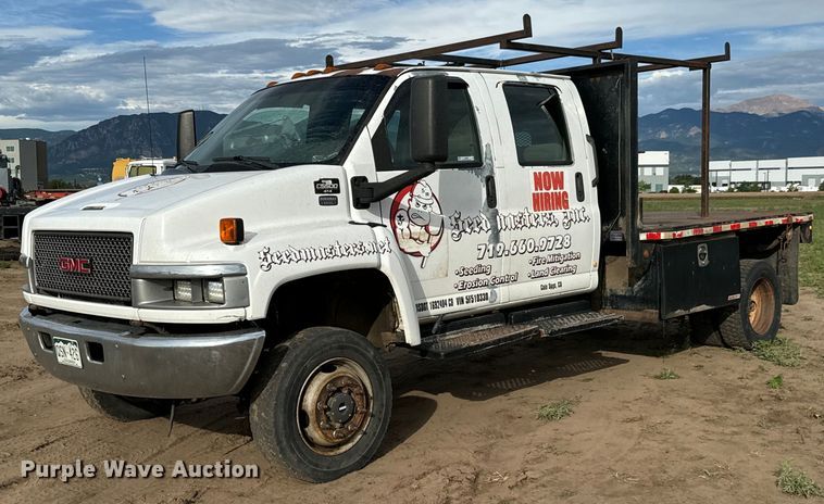 2005 GMC  C5500 Crew Cab flatbed truck - LG9027