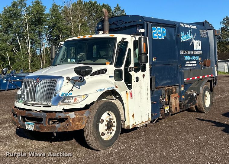 2010 International  DuraStar 4400 refuse truck - LR9470