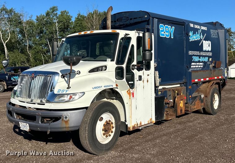 2007 International  4400 refuse truck - MQ9519
