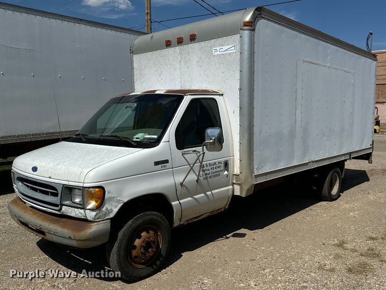 1997 Ford E450 Super Duty box truck - MU9852