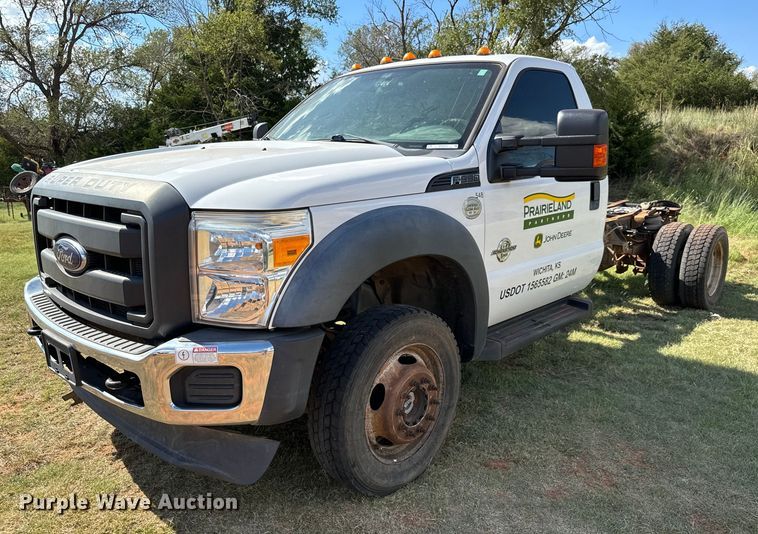 2014 Ford F550 Super Duty XL truck cab and chassis - MV9055