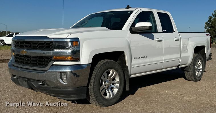 2018 Chevrolet Silverado 1500 LT Double Cab pickup truck - MV9073