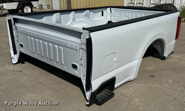2024 Ford F250 pickup truck bed - MV9110