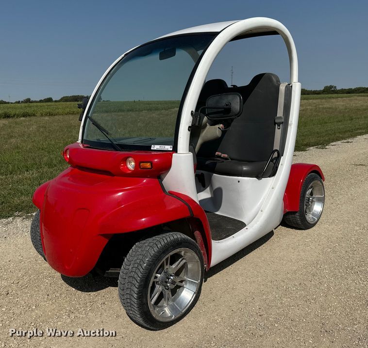 2001 GEM E2 golf cart - MV9139