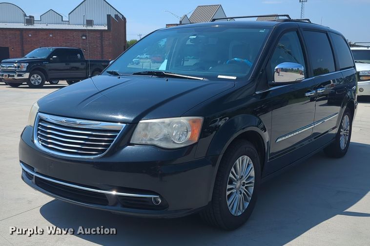 2014 Chrysler  Town and Country  van - NG9999