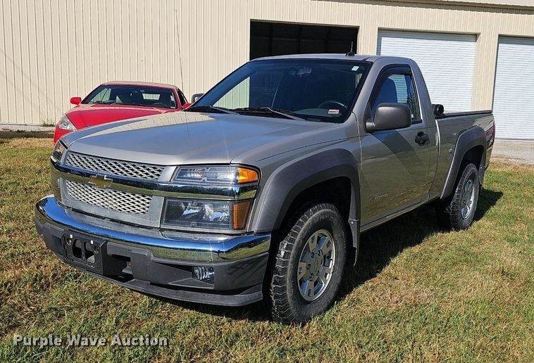 2004 Chevrolet  Colorado LS pickup truck - NX9044