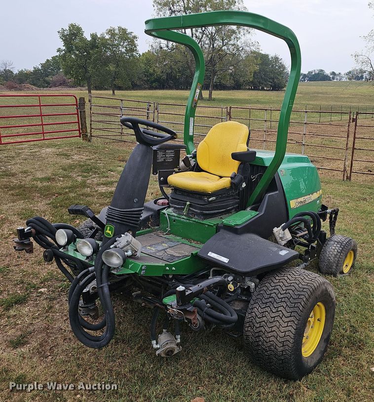 2013 John Deere  7700 PCFM reel mower - NX9260