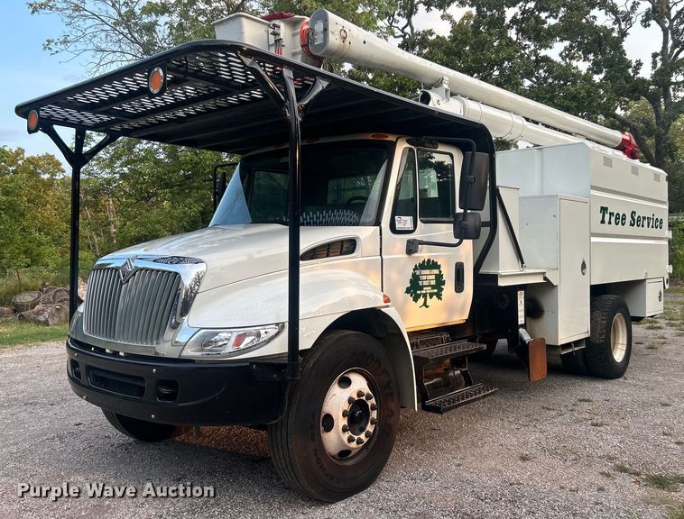 2007 International 4300 forestry bucket truck - DO6693
