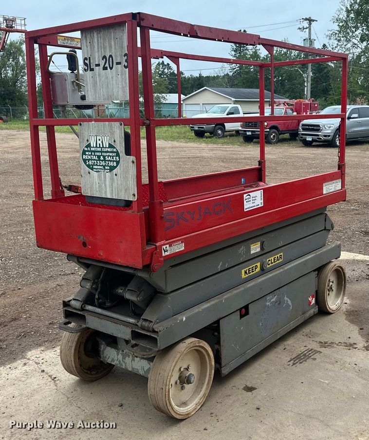 2004 Skyjack SJ3220 scissor lift - DP8443