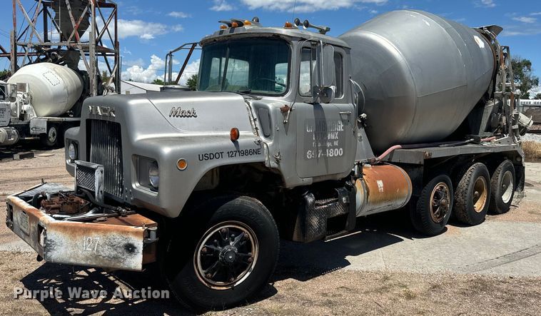 1975 Mack ready mix truck - DQ6783