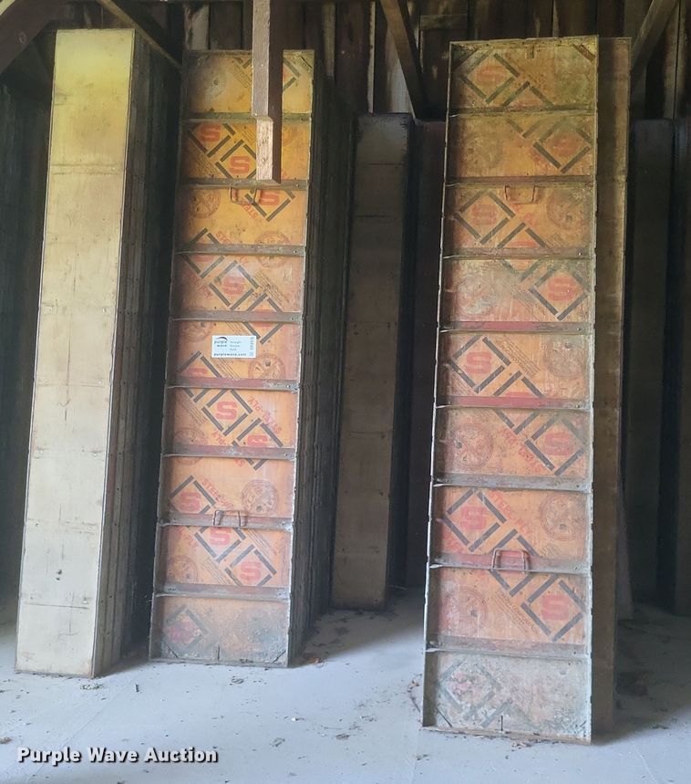 Approximately 236 9' H concrete forms  - DR4978