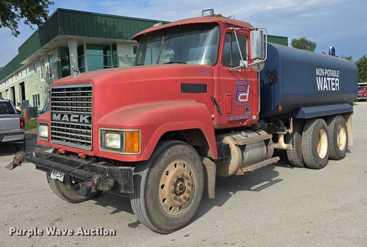 1991 Mack  CH613 water truck - DS4810