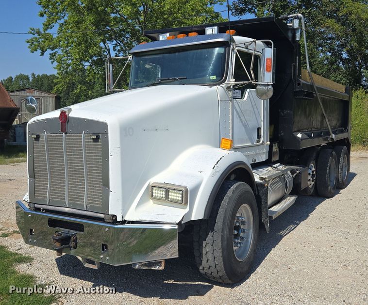 2010 Kenworth T800 dump truck - DT7757