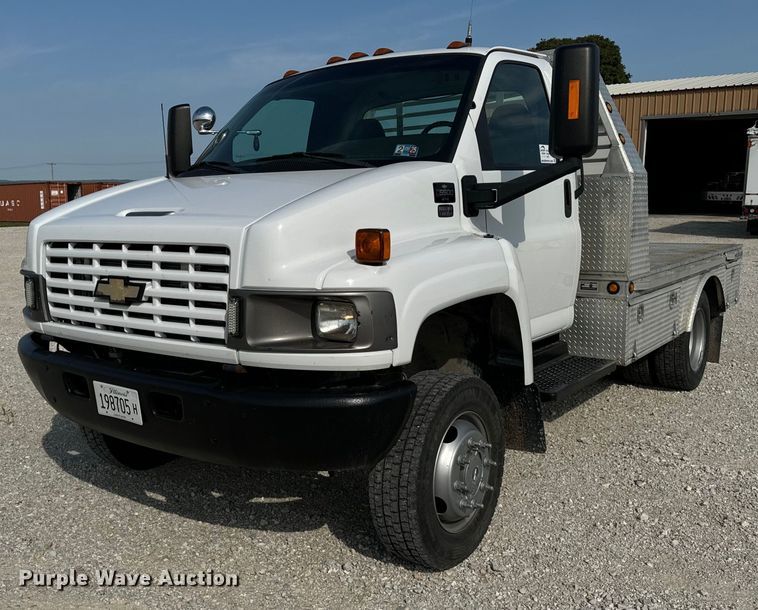 2009 Chevrolet  C5500 flatbed truck - DV5915