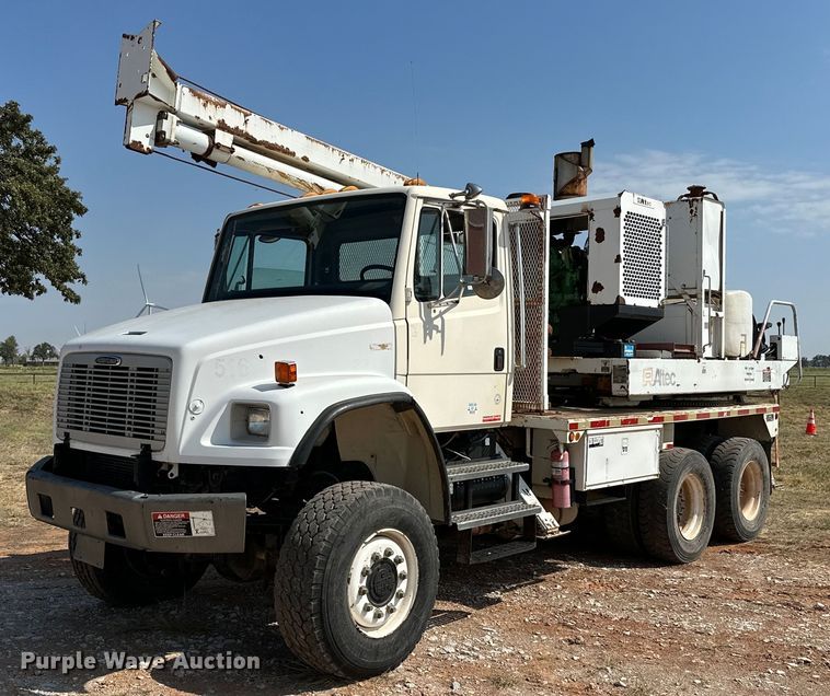 2000 Freightliner  FL80 pressure digger truck - EJ8916