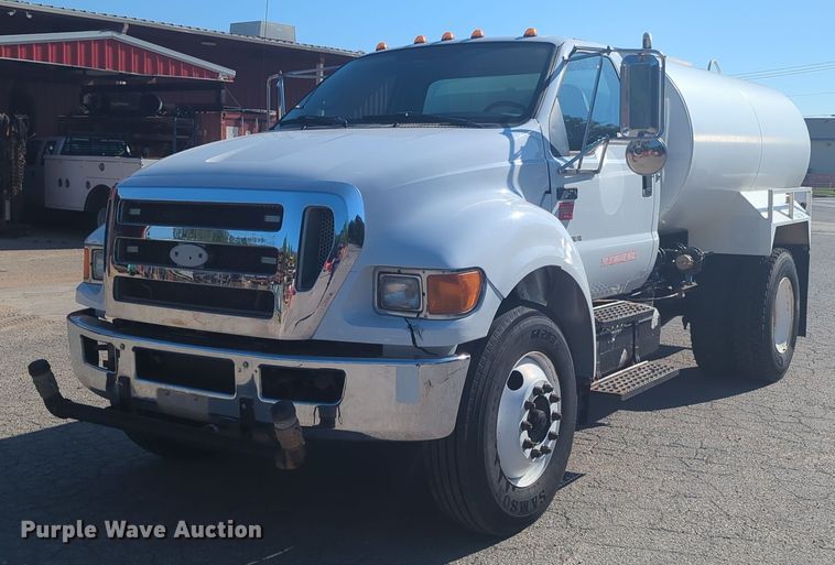 2008 Ford  F750 water truck - EQ2027