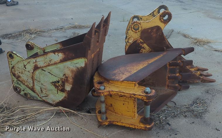 (3) backhoe buckets - EQ2097