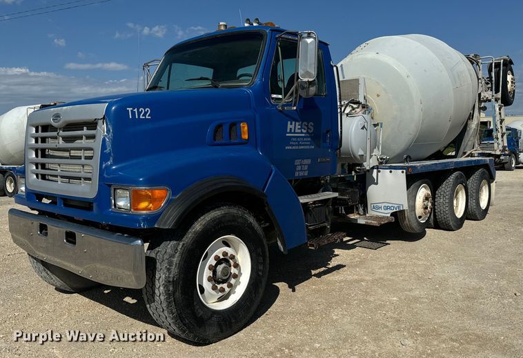 2000 Sterling L-Line ready mix truck - LG9000