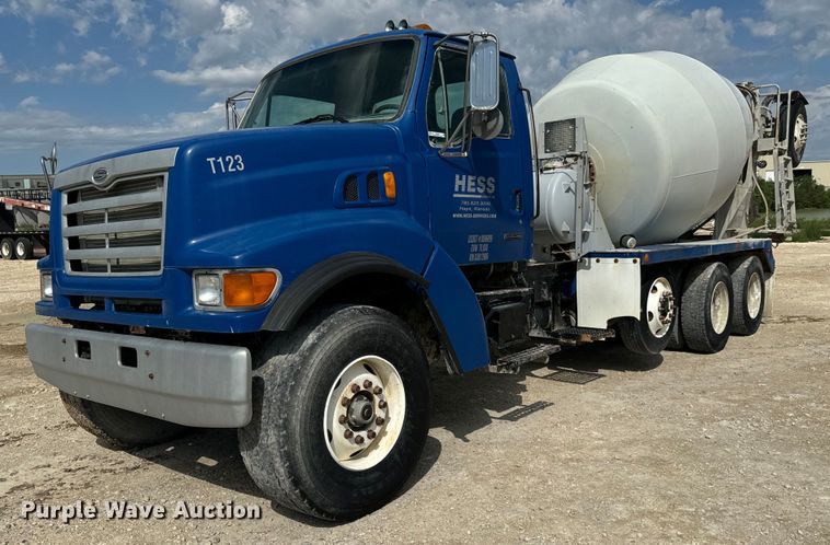 1999 Sterling L-Line ready mix truck - LG9003