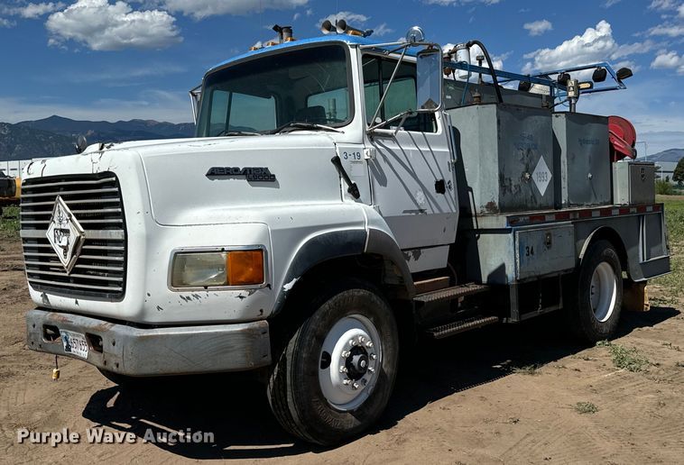 1995 Ford Aeromax L9000 fuel / lube truck - LG9018