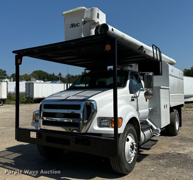 2013 Ford  F750 Super Duty XL forestry bucket truck - OG9615