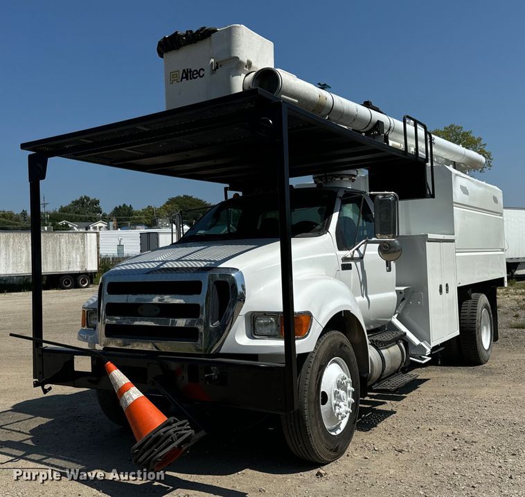 2013 Ford  F750 Super Duty XL forestry bucket truck - OG9645
