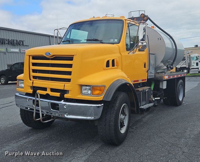 1997 Ford Louisville  sewer jetter truck - OJ9812