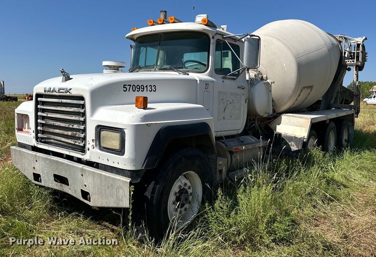 1999 Mack RD690S ready mix truck - OM9586
