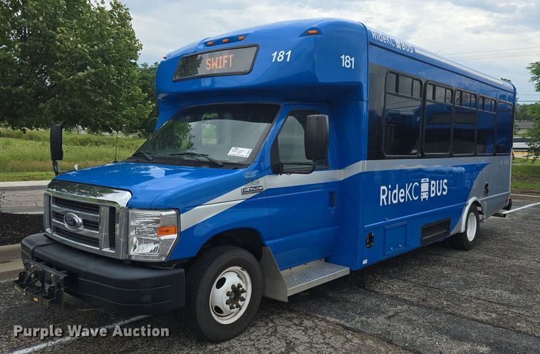 2018 Senator II ST69923C shuttle bus - DQ4424