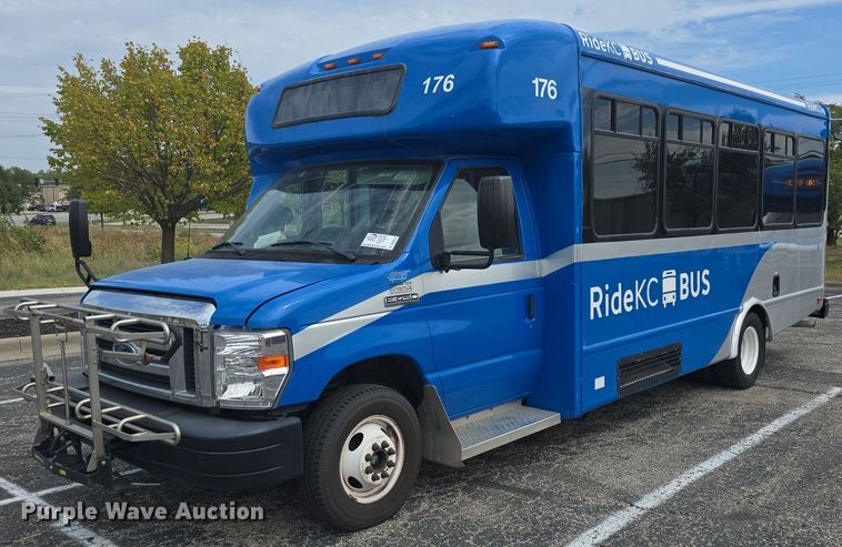 2018 Senator II ST69940C shuttle bus - DQ4557