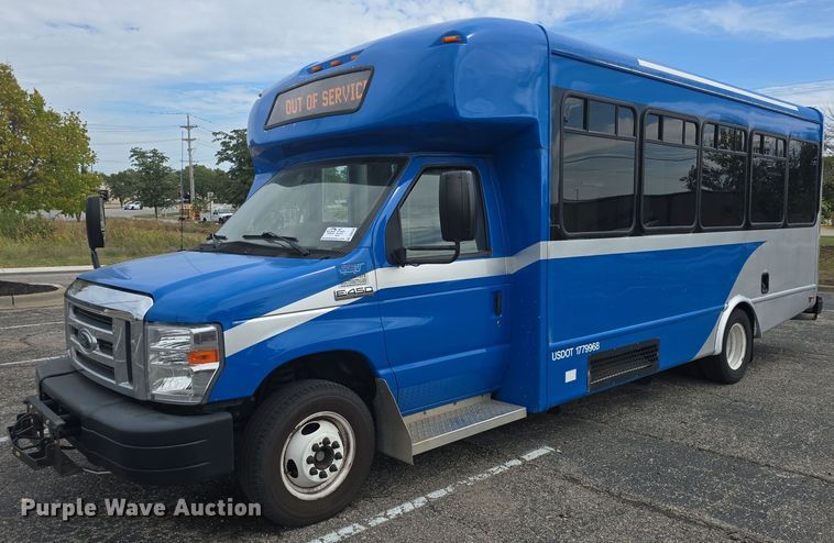 2018 Senator II ST69923C shuttle bus - DQ4558