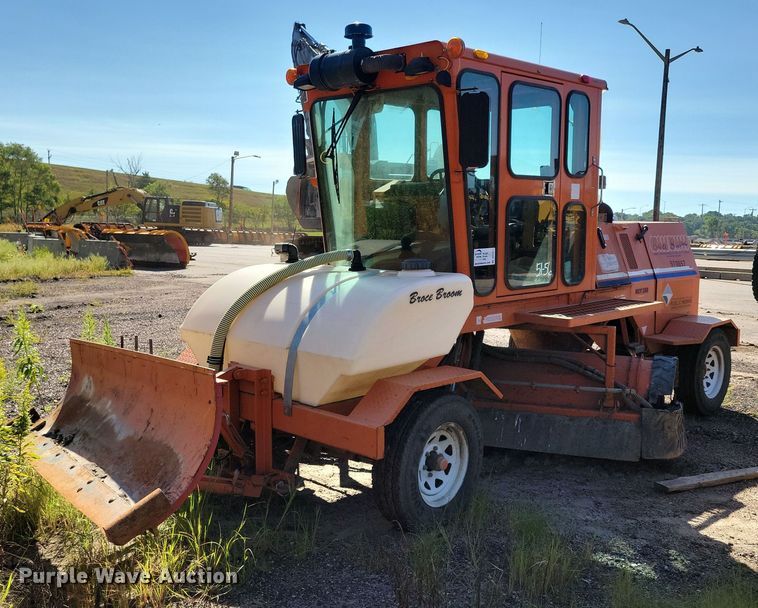 2011 Broce  RCT 350 broom - DR4471