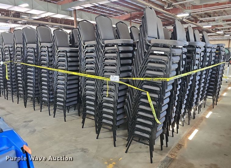 Approximately 686 chairs - DR4500