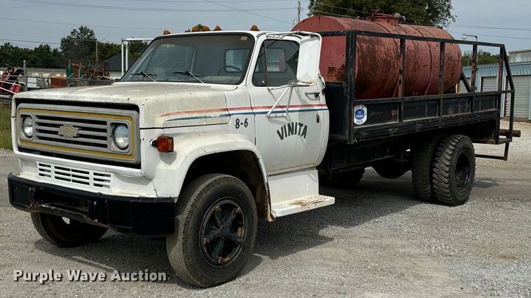 1983 Chevrolet C70 water truck - DX1232