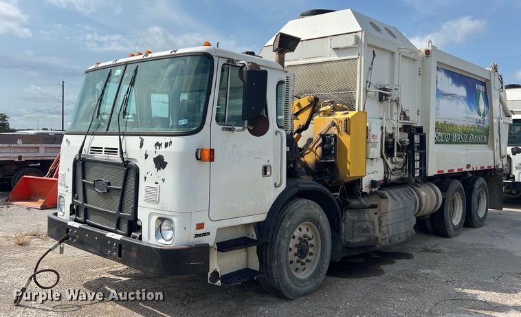 2013 AutoCar Xpeditor refuse truck - EJ3006