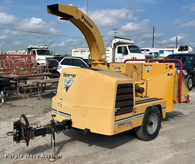 2005 Vermeer BC1000XL wood chipper - EJ3010