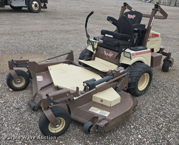 2019 Grasshopper  932 ZTR lawn mower - EK2140