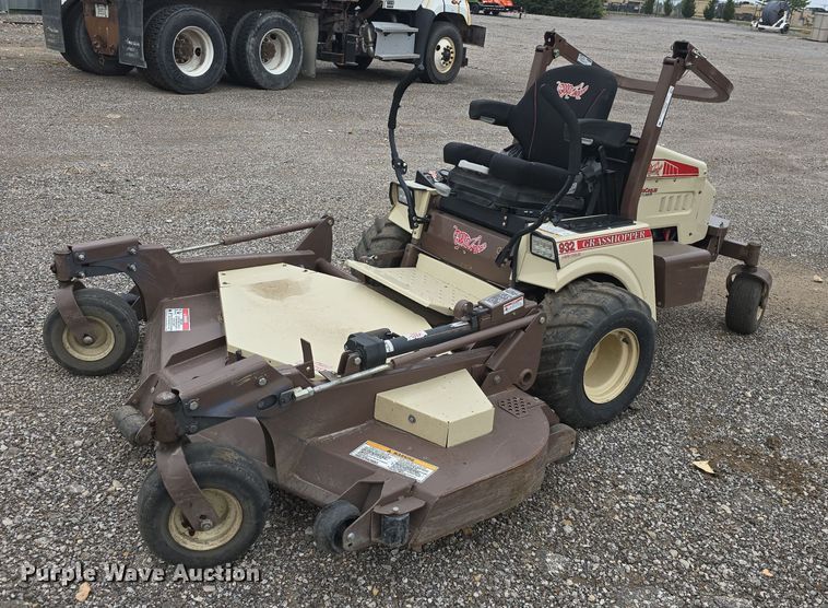 2019 Grasshopper  932 ZTR lawn mower - EK2141