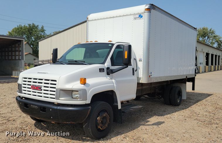 2009 GMC C5500 box truck - JO9475