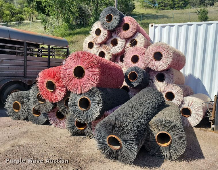 Approximately 35 brooms - JO9507