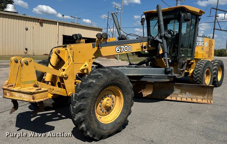 2007 John Deere  670D motor grader - NQ9680